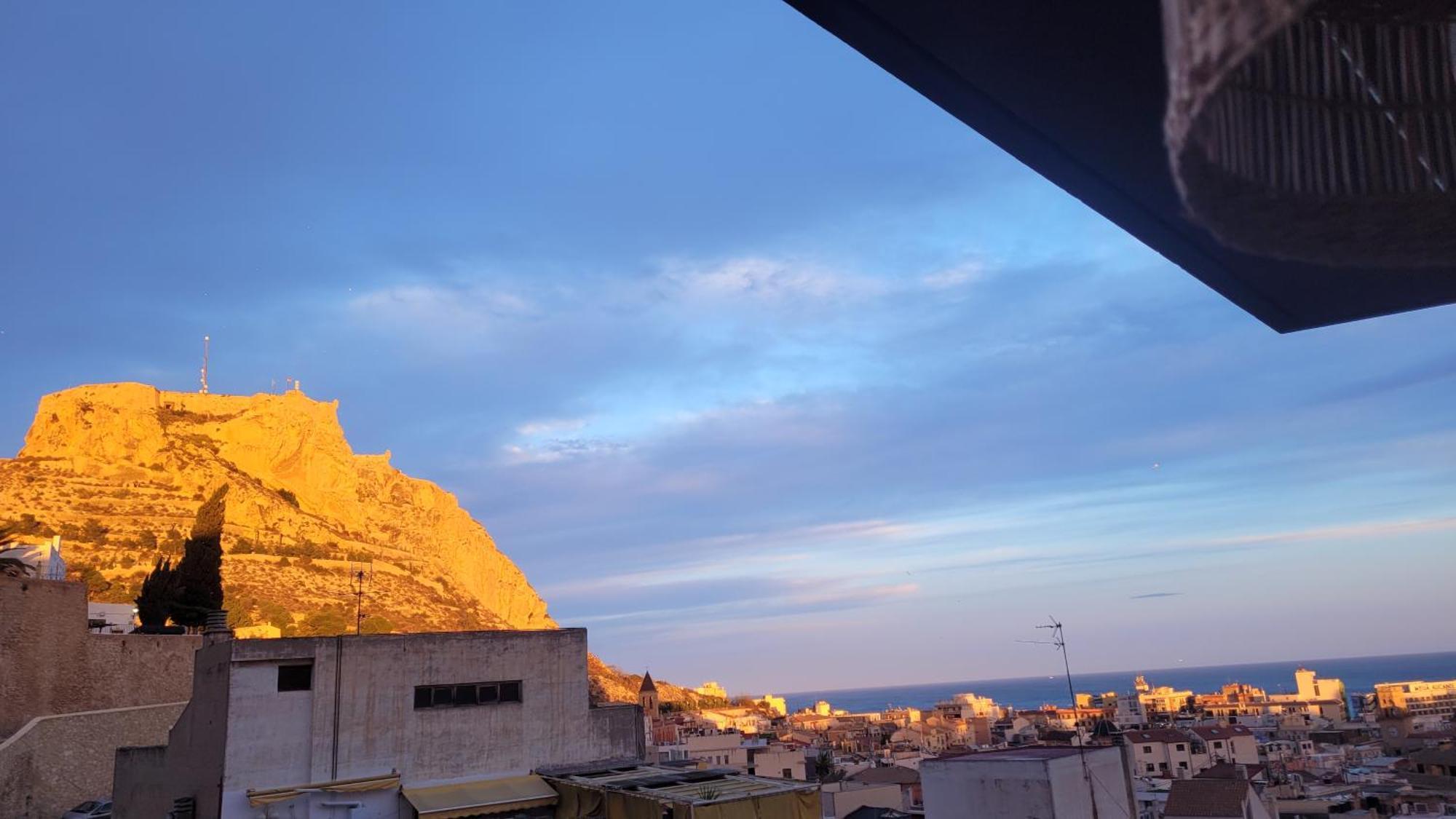 Corazon De Alicante Con Vistas Al Mar Y Al Castillo Extérieur photo