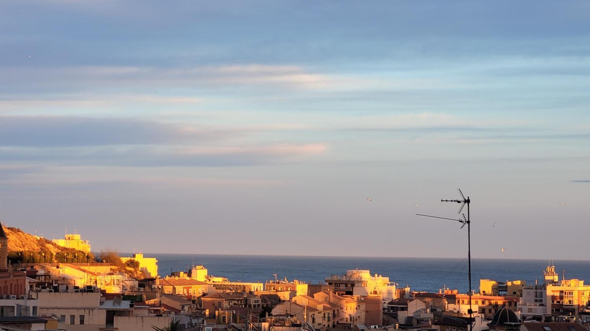 Corazon De Alicante Con Vistas Al Mar Y Al Castillo Extérieur photo